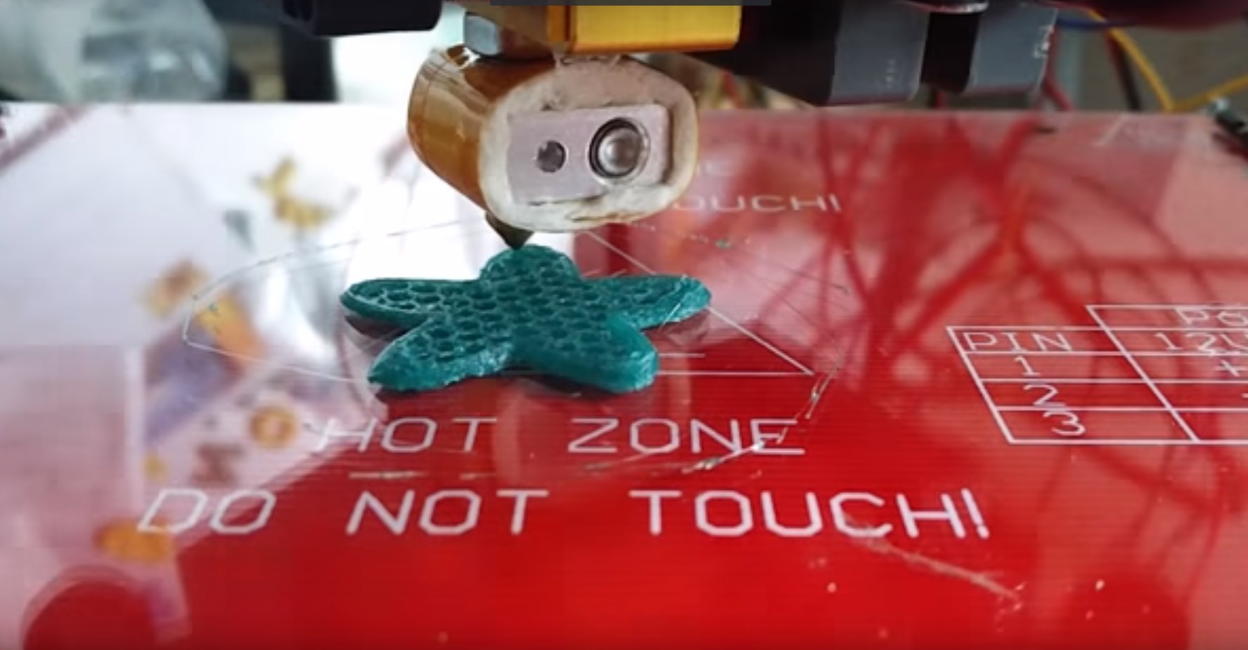 3D Drucker macht erste Versuche