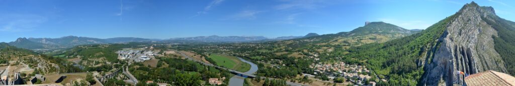 Blick von der Citadelle de Sisteron auf das Durance-Tal